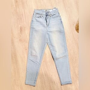 Levi’s Light high-waisted taper jeans